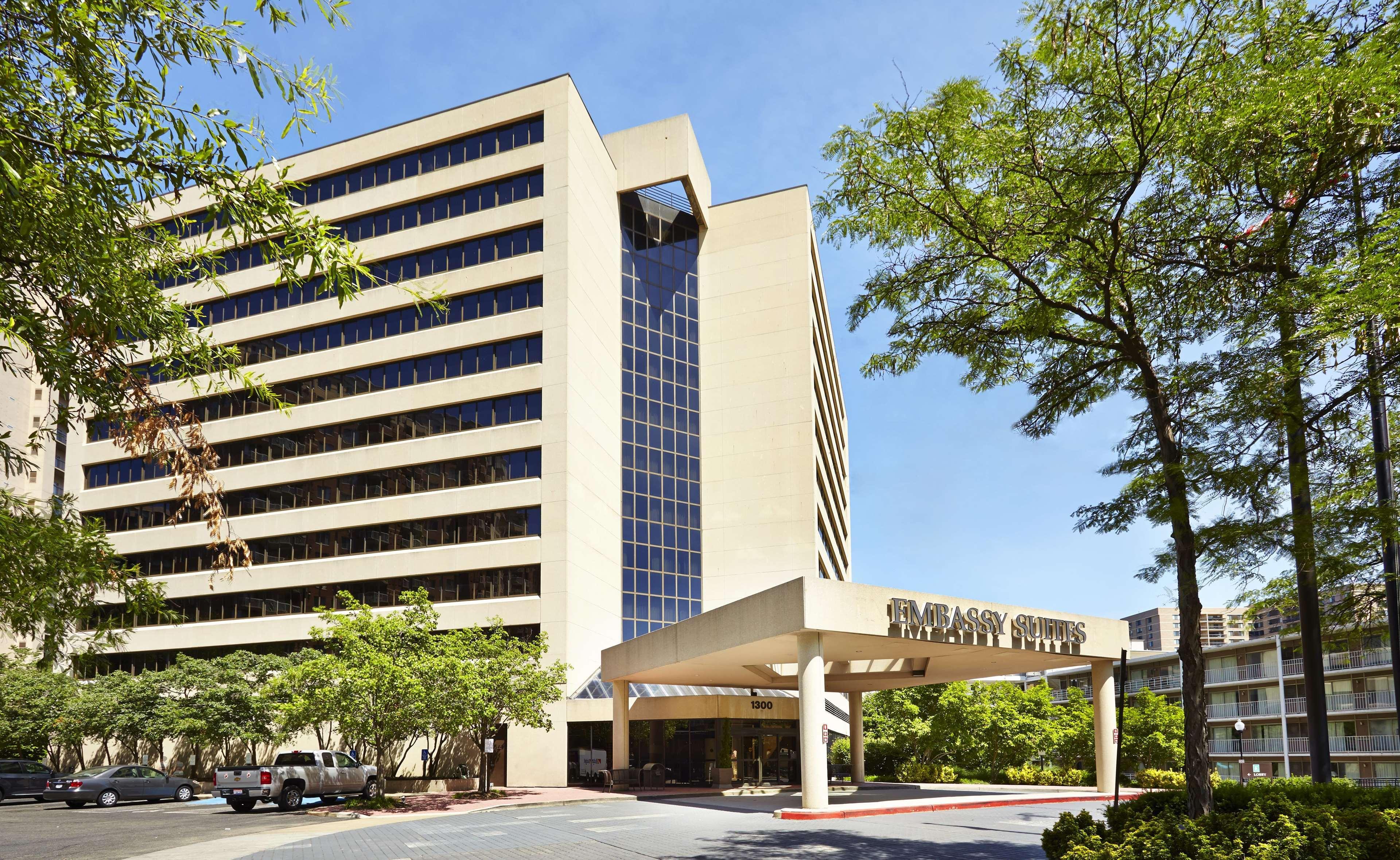 Embassy Suites By Hilton Crystal City National Airport Arlington Exterior photo